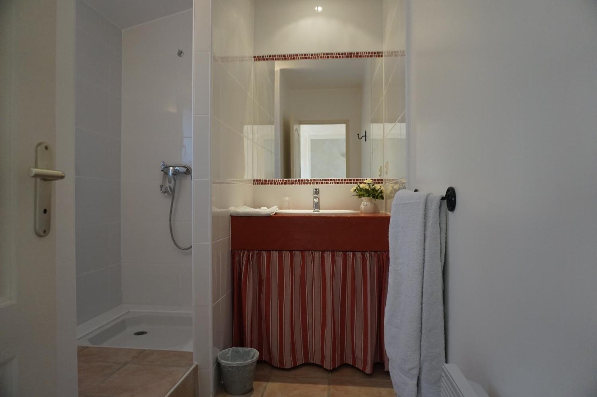 Le Clos Des Cigales Roussillon en Isere Exterior foto